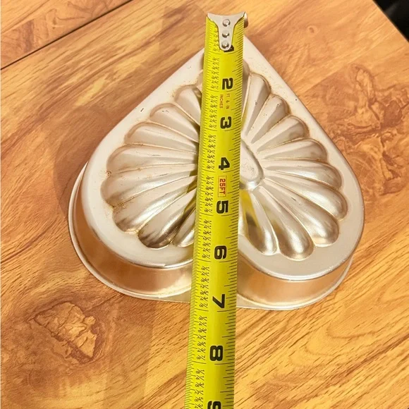 Heart-Shaped Baking Mold Cake Tin Vintage - Picture 4 of 6